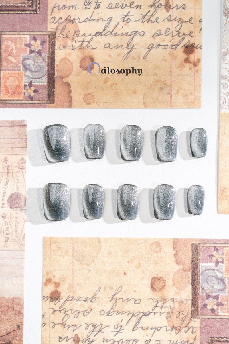 Nailosophy أظافر ضغط فاخرة مصنوعة يدويًا بلون جالاكسي رمادي بعيون قطة | شكل مربع - Image 2